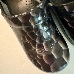 Dansko Clogs Snake Print Design Womens size EU 36 US 6